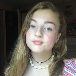 Meet your Posher, Chloe